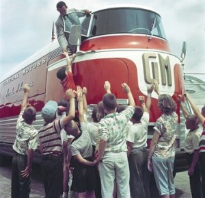 GM FuturlinersGM Futurliners (1)