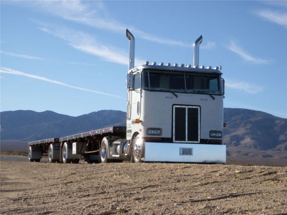 Unity Petrbilt Peterbilt Cabover… What An Amazing-Looking Vehicle!!
