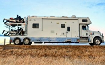 Big Snowmobile Toterhome