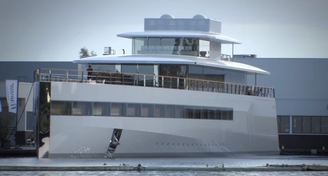 yacht